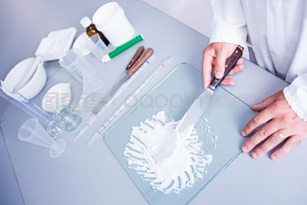 實驗室的告別 一位生物化學家與藥品研發之路